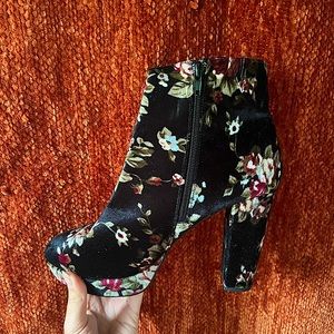 Retro velvet booties